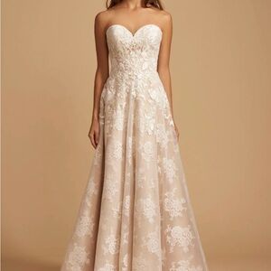 BNWT: Size 18 Tia Dora by Allison Webb Wedding Dress